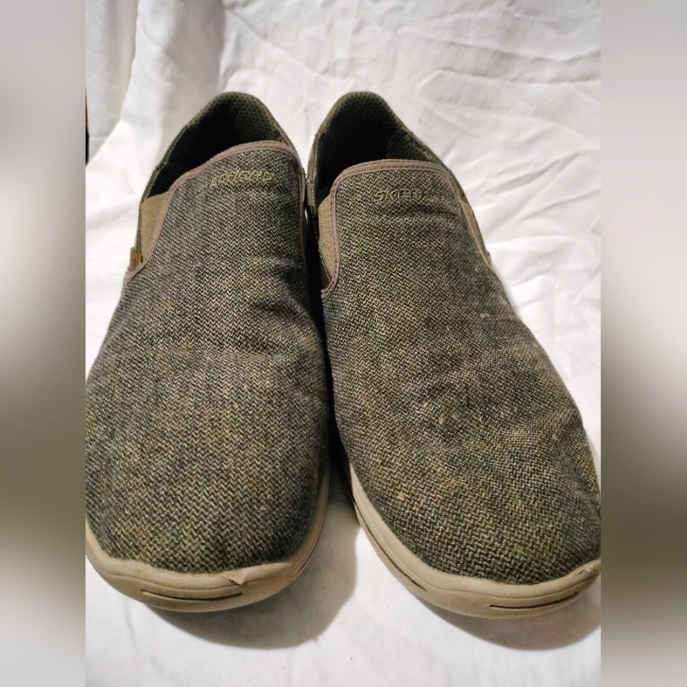 Skechers Men's Size 9.5 Brown and Tan Harper-Trefton Memory Foam Driving Loafer